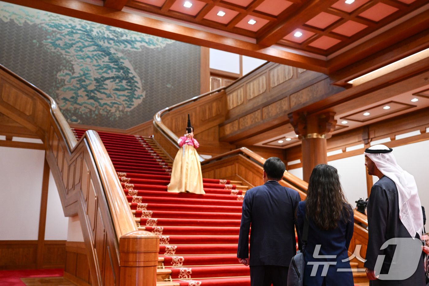 [뉴스1 PICK]윤 대통령, 국빈 방한 UAE 대통령과 창덕궁 산책 후 청와대 만찬