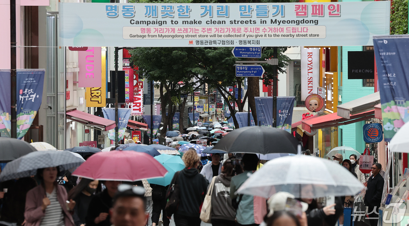 명동 상권 다시 뜬다…외국인 패션·뷰티 성지 올·무·다 효과
