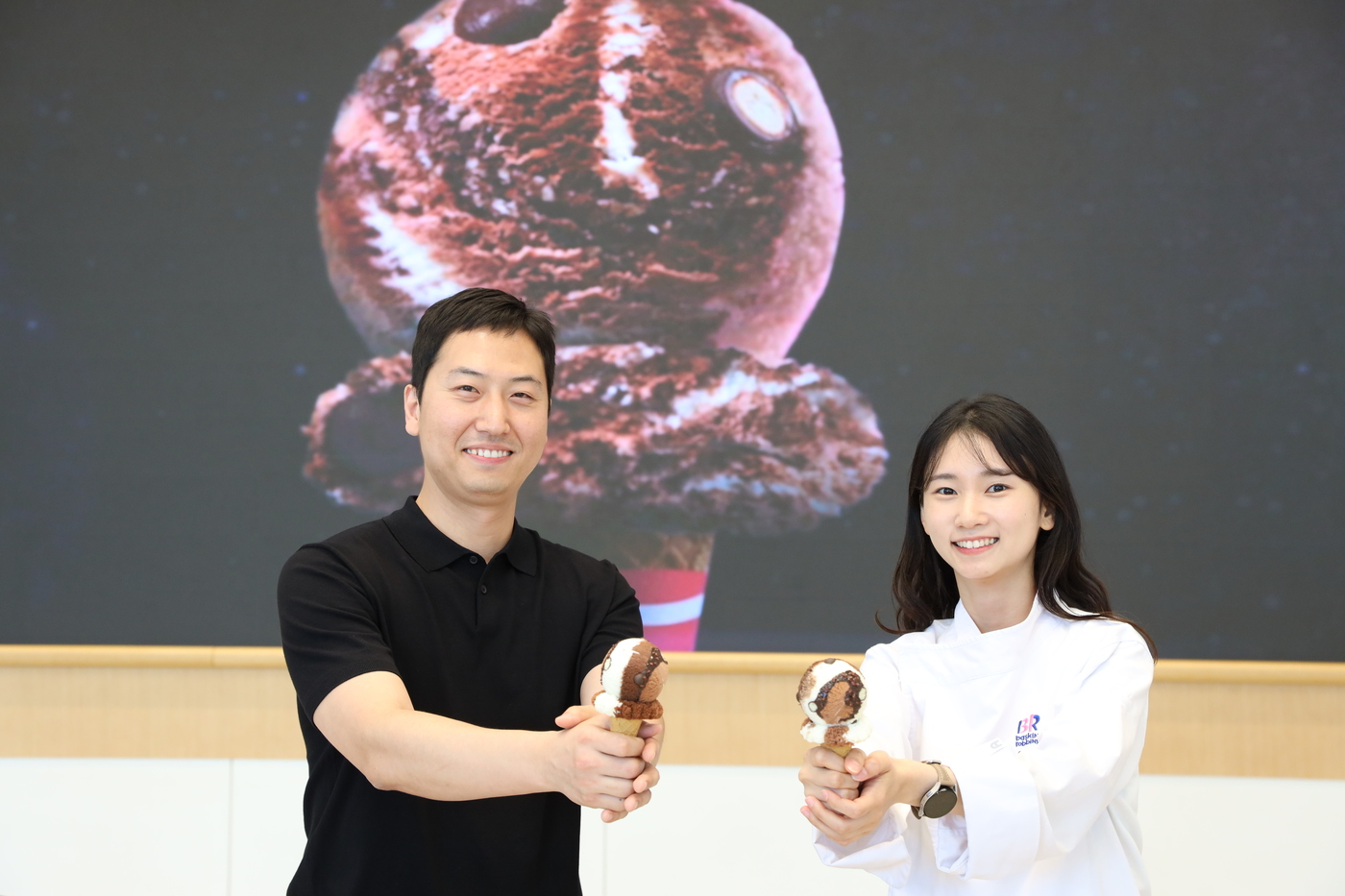 [유통人터뷰]은하수의 별을 담았어…인기 제품 합친 우주 라이크 봉봉