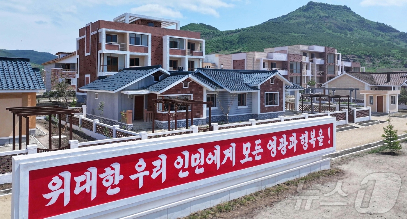 북한, 길주군 남양농장에서 새집들이 진행…농촌진흥의 새시대