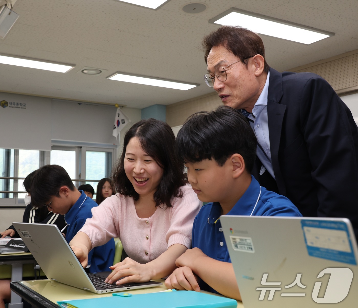 서울미래학교 운영 수업 참관하는 조희연 교육감