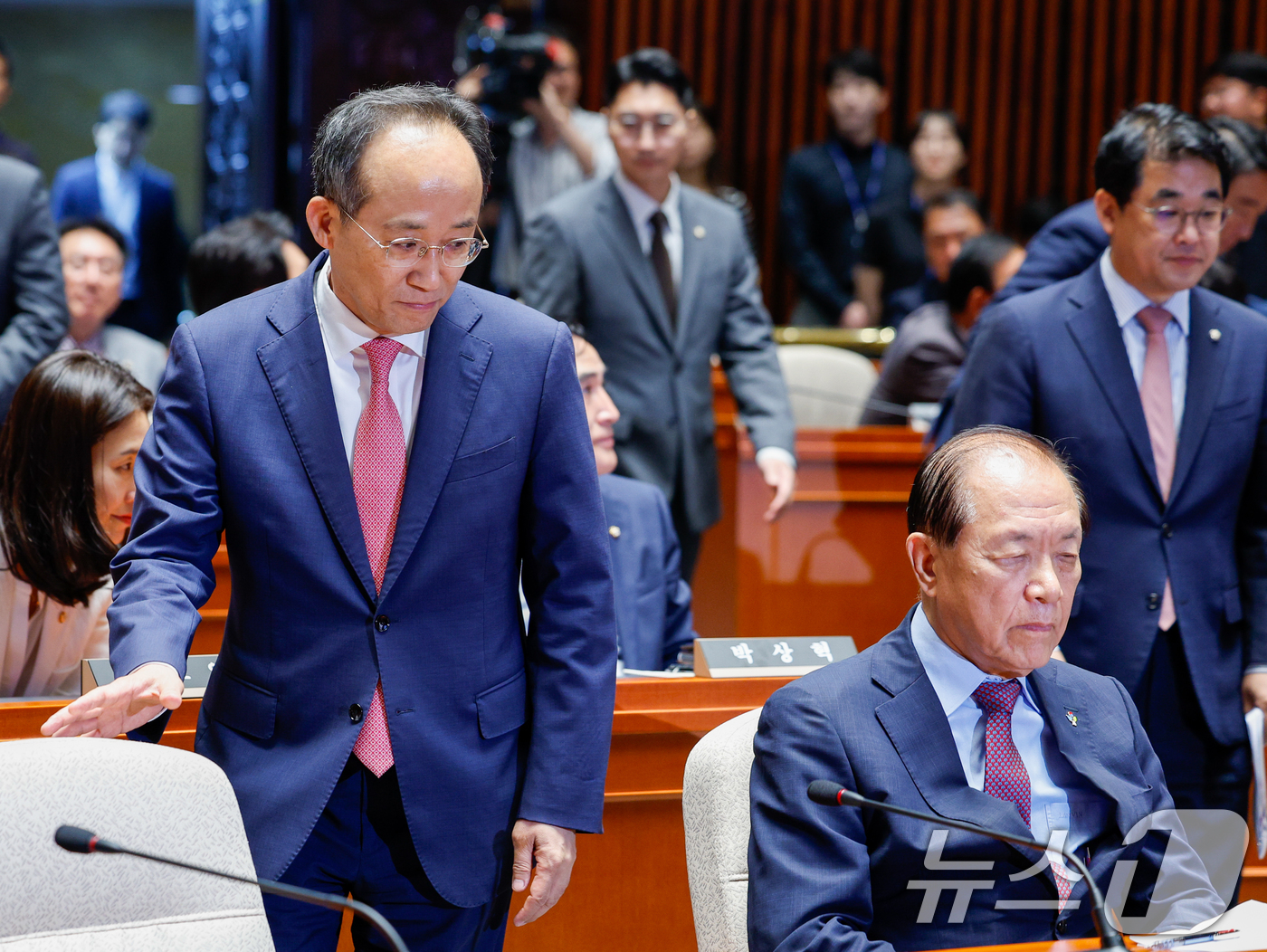 의총 참석한 국힘 지도부