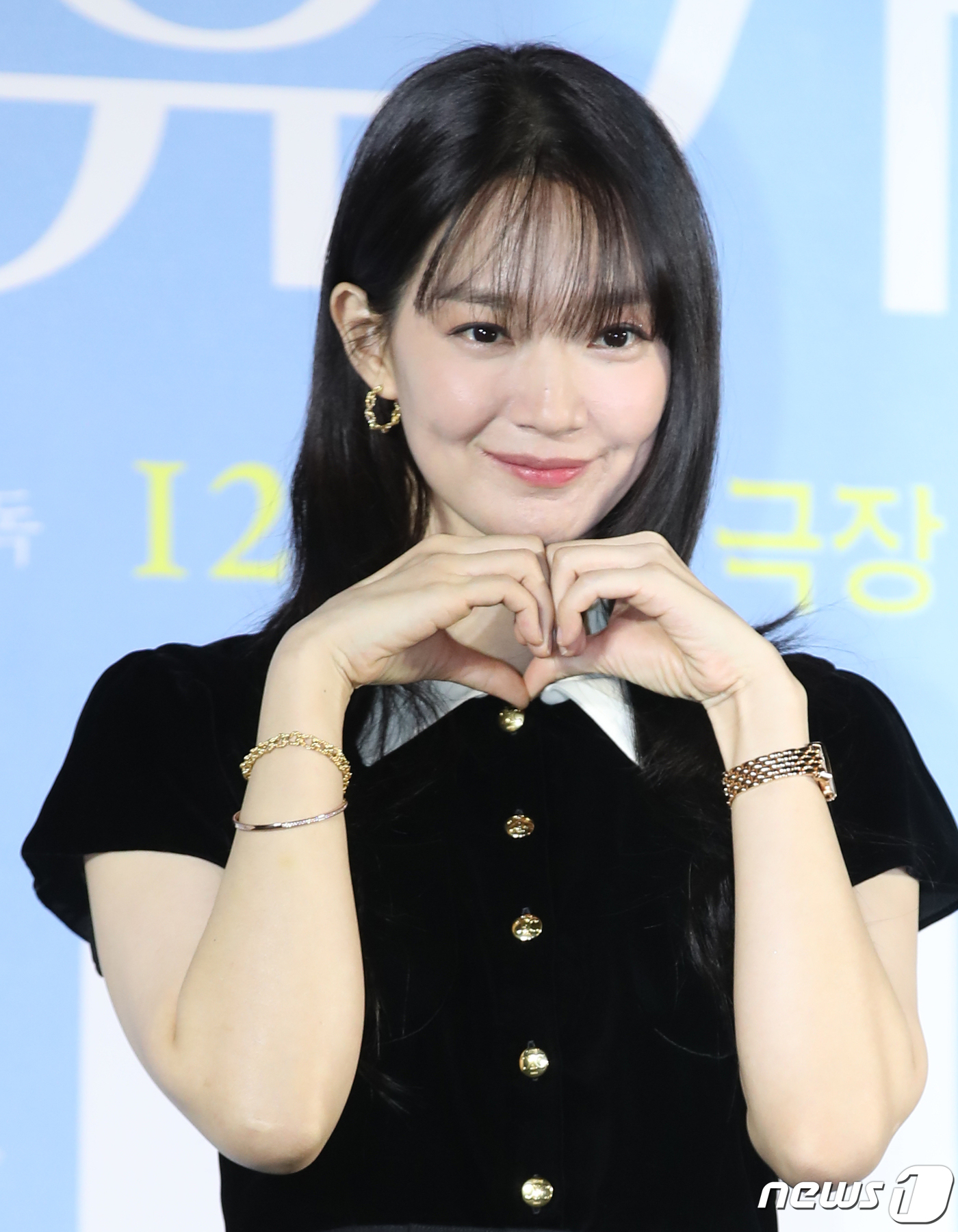 [단독] 신민아, 쉼 없이 달린다…스릴러 영화 '눈동자' 원톱 주연