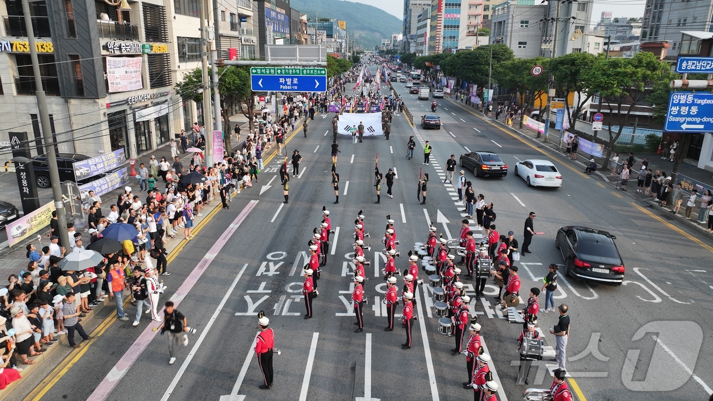 세계 관악컨퍼런스 기념하는 퍼레이드