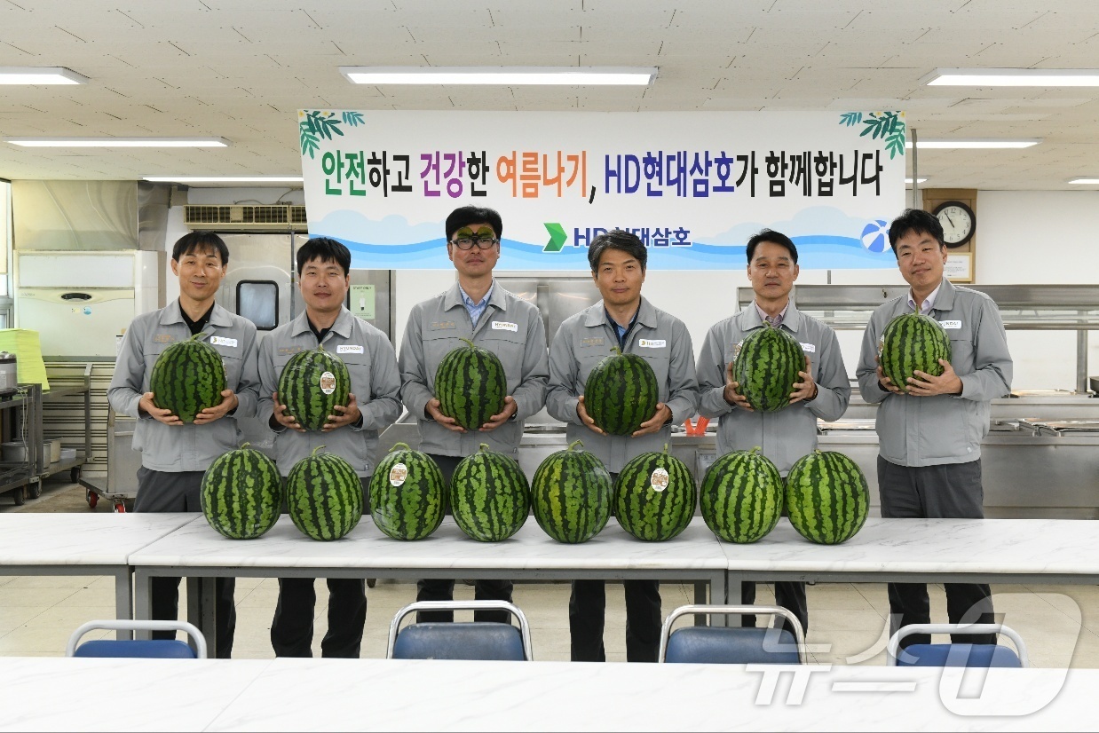 HD현대삼호, 목포·영암 협력회사에 수박 550통 쐈다