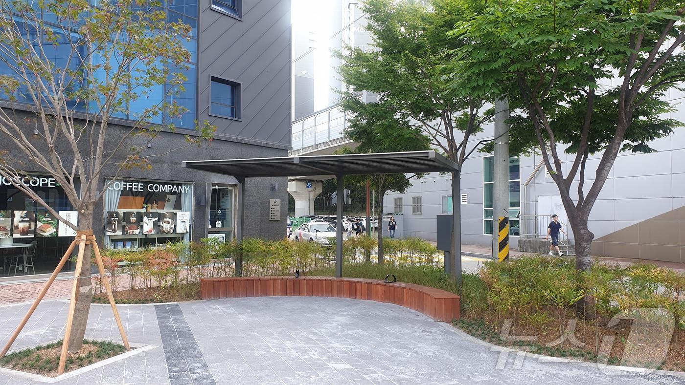 부산 연제구, 지하철 1호선 교대역 앞 ‘숨 쉴, 틈 정원’ 조성