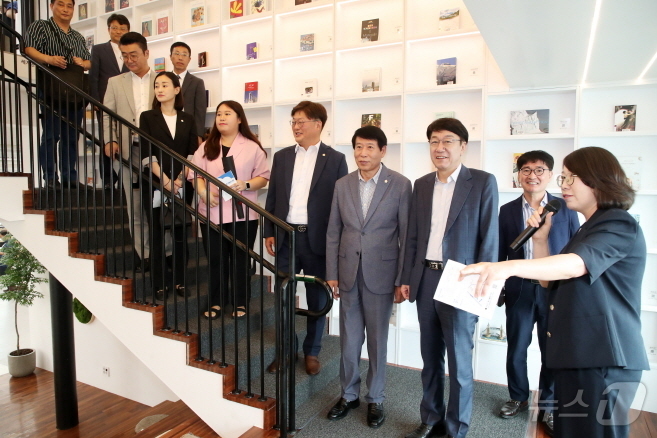 전주 쪽구름도서관, 세계문화놀이터로 변신