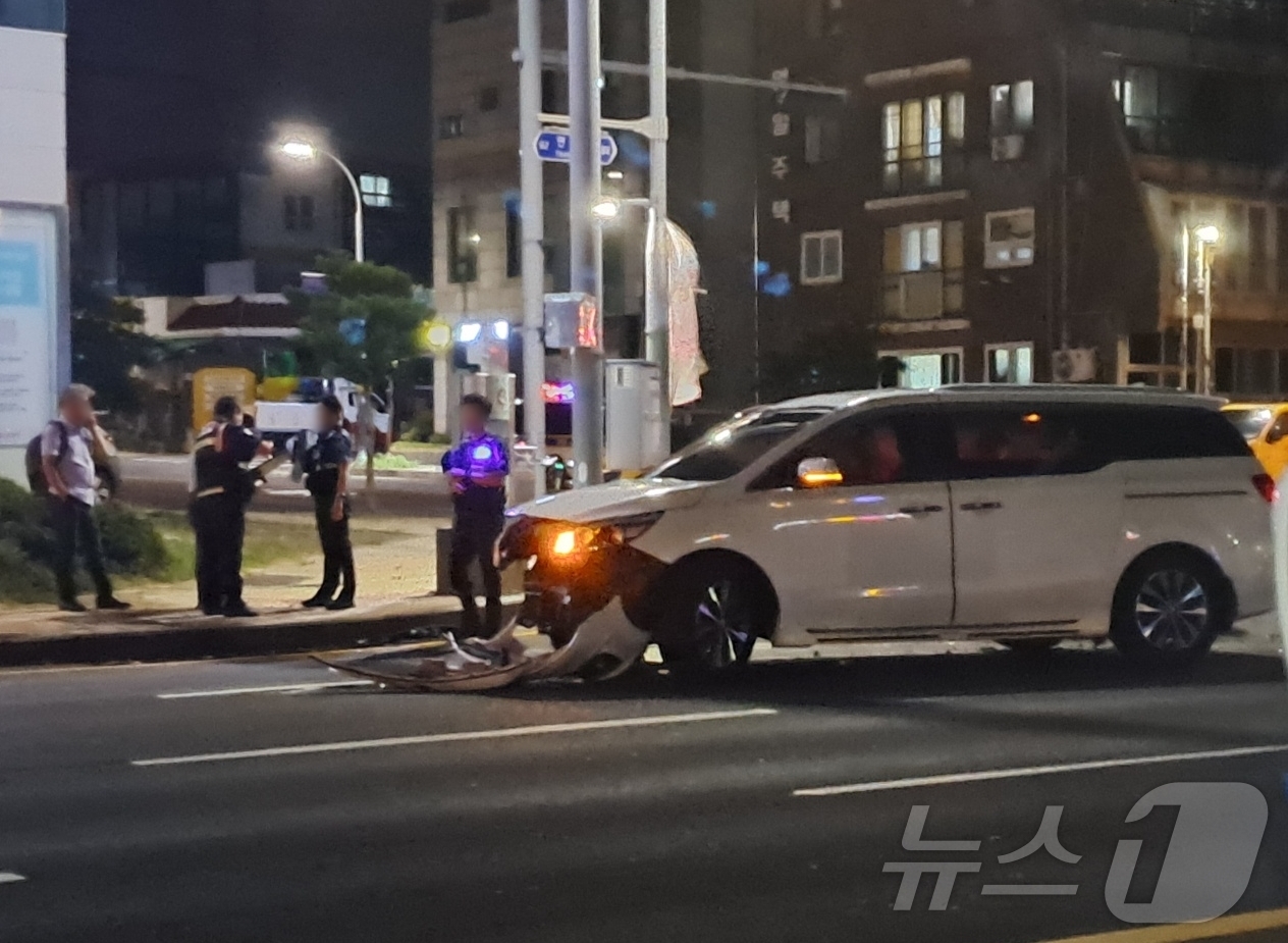 제주 삼거리서 좌회전 하던 차량 쾅…30대 남성 병원 이송
