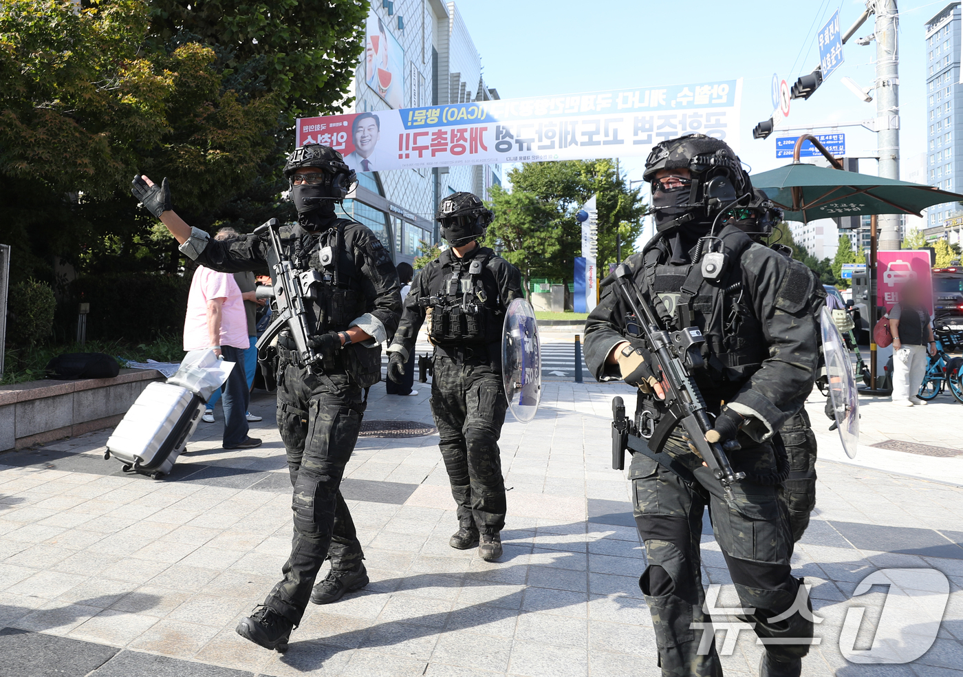 장갑차·특공대 투입 야탑역 주변 긴장감…예고 범인 아직 검거 못해