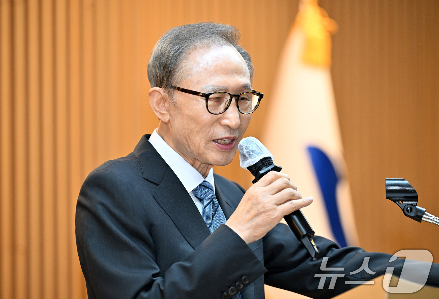 이명박 전 대통령, 경북도청 화공특강 300회 축사
