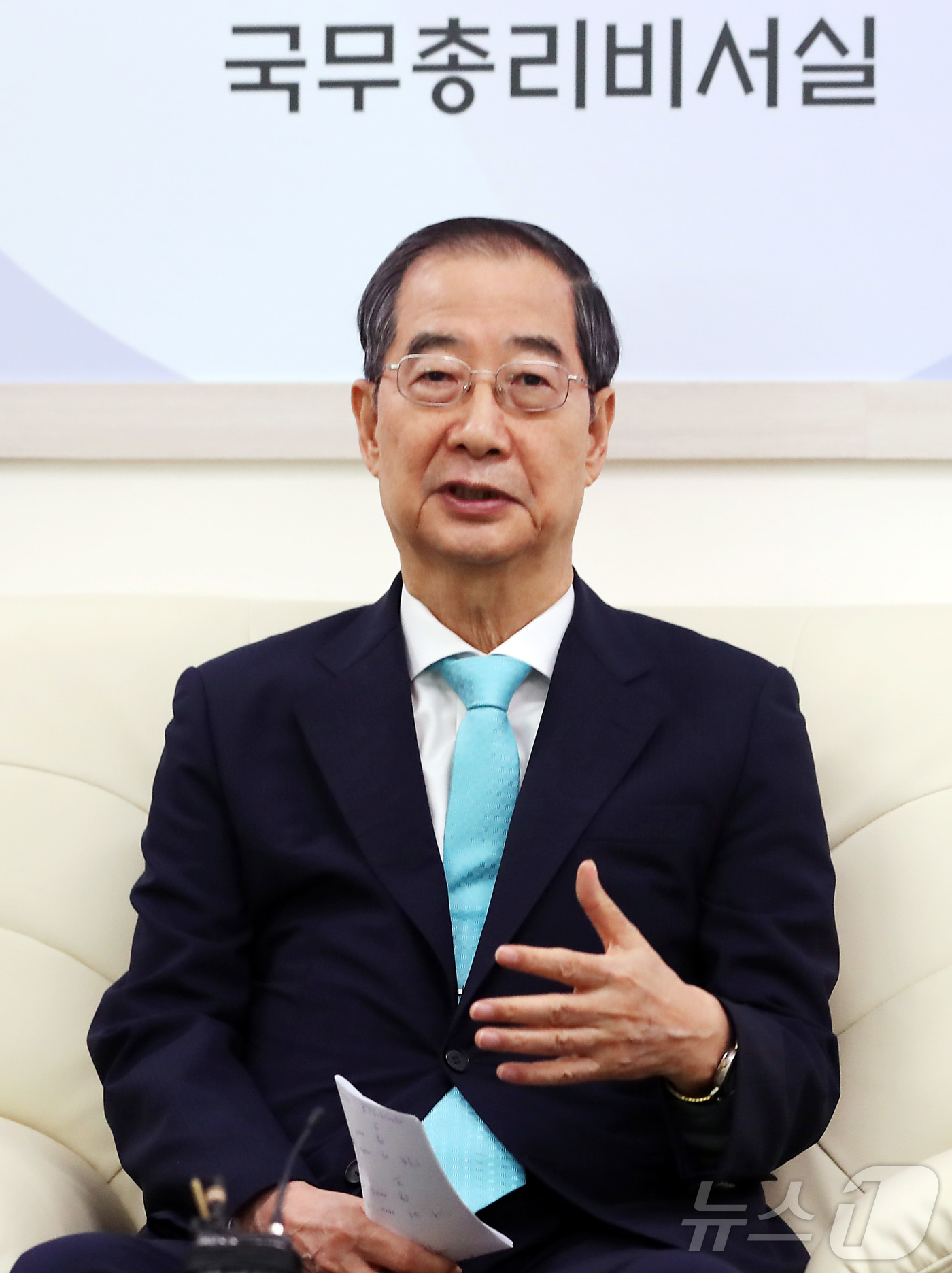 출입기자단에 현안 설명하는 한덕수 국무총리