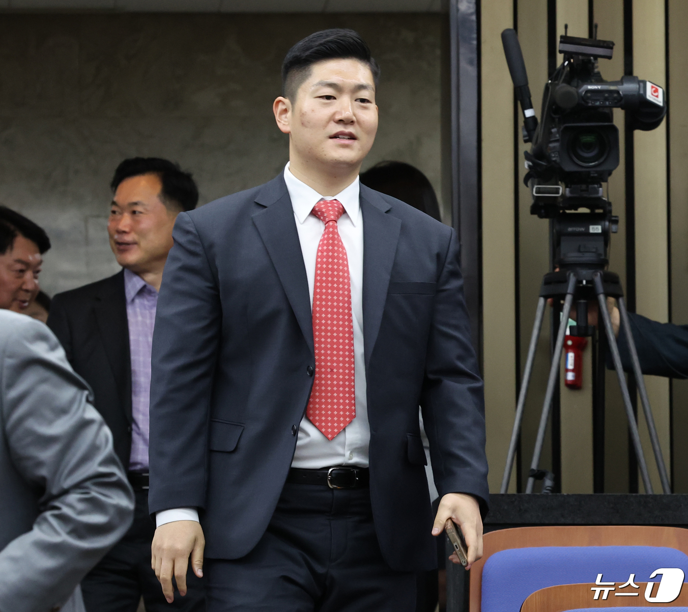 국힘 김재섭 궁색한 핑계도 하루 이틀…김 여사, 사과해야