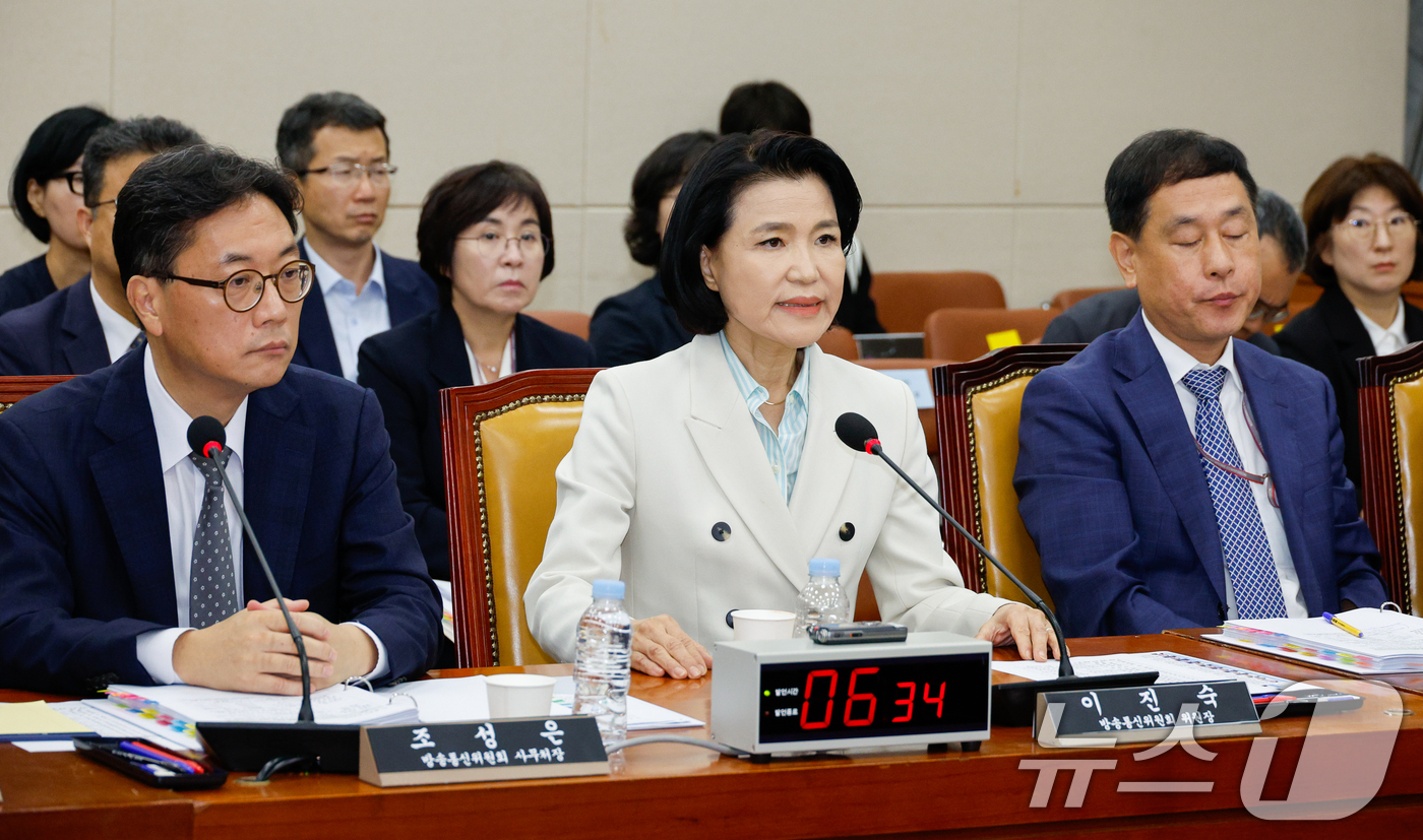 [국감]답변하는 이진숙 방통위원장