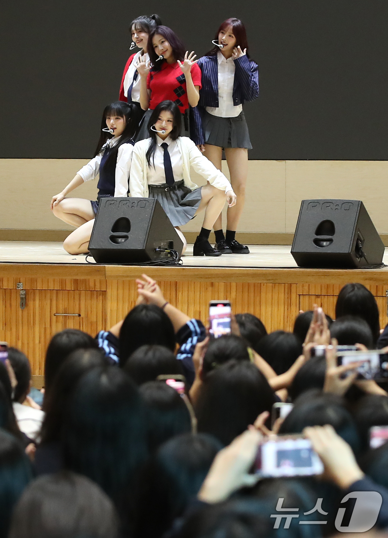 안용중학교에 깜짝 등장한 피프티피프티
