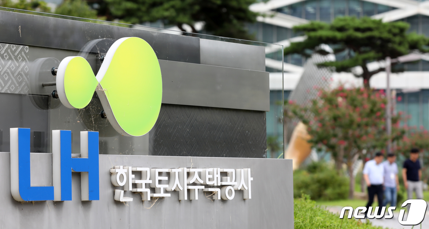 [단독]3조 장전 LH, 한 발도 못 쐈다…건설사 보유토지 매입 0건