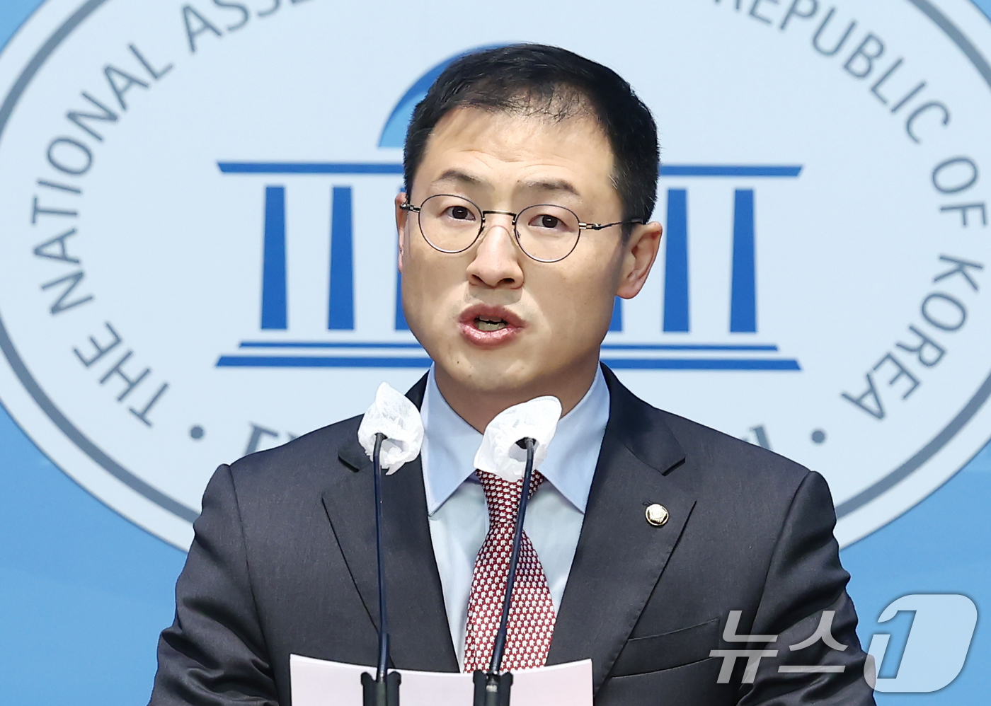 6·10민주항쟁 국경일 지정 법안 제안 기자회견 하는 김상욱 의원
