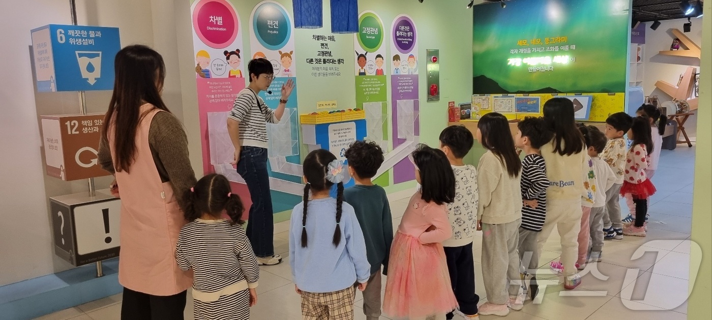 충북국제교육원 다문화교육 전시체험관 관람 투어 운영