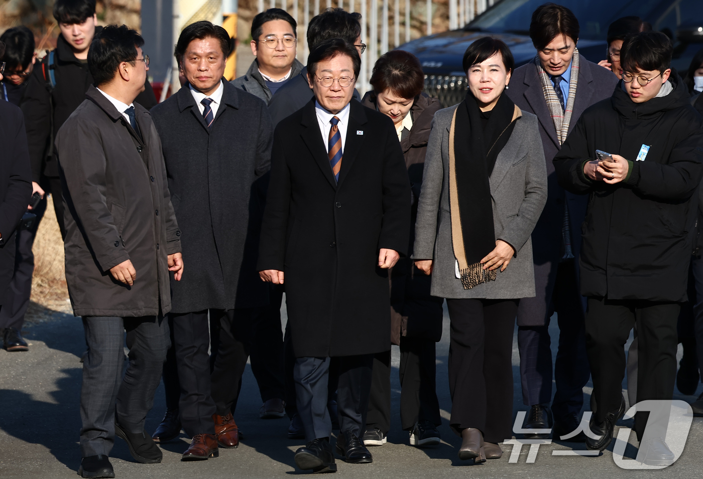 문재인 전 대통령 면담 마친 이재명 대표