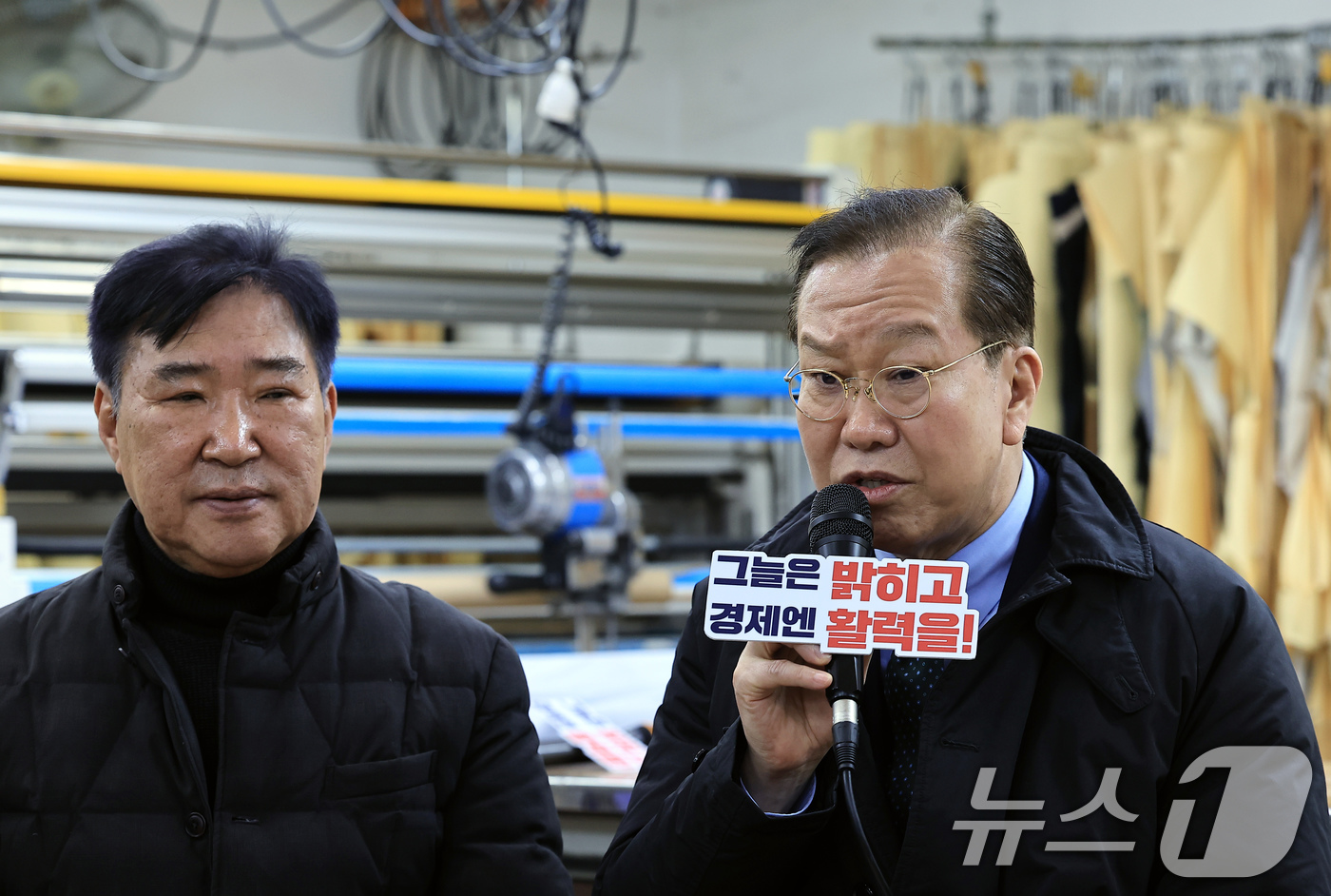 與, 충남 온양온천 전통시장 방문…소상공인·여성·청년 간담회도