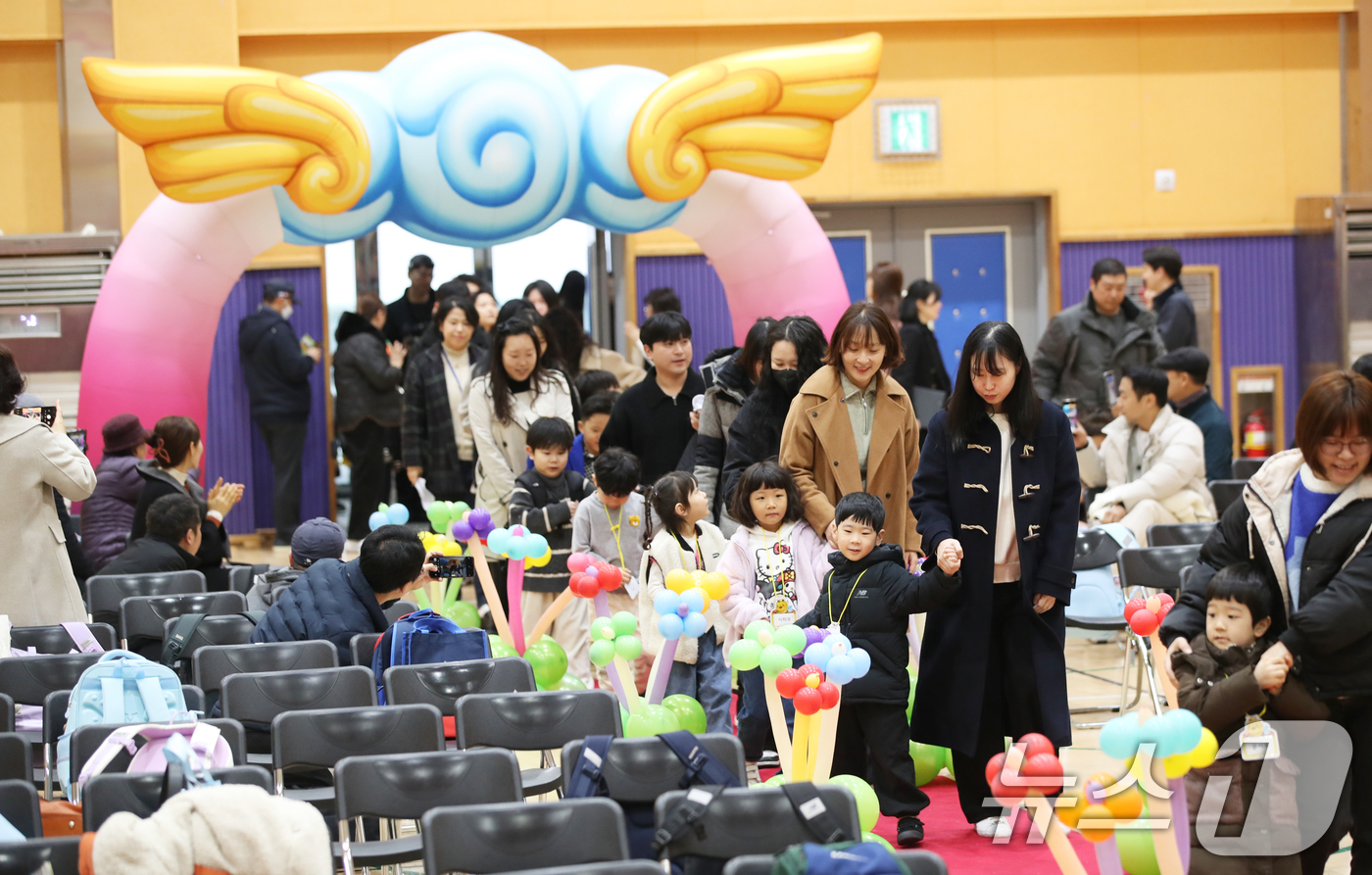 원어민 선생님 덕…신입생 2배 뛴 제주 원도심 학교