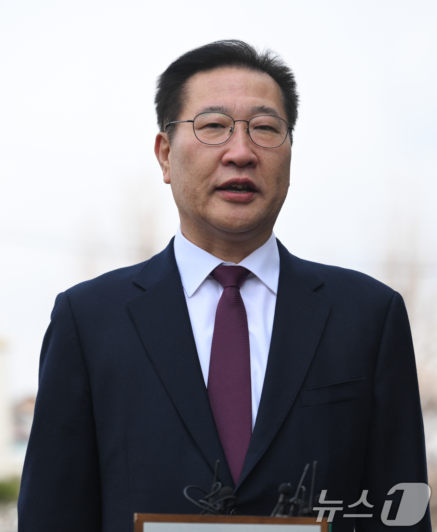 포토라인에 선 박성재 장관
