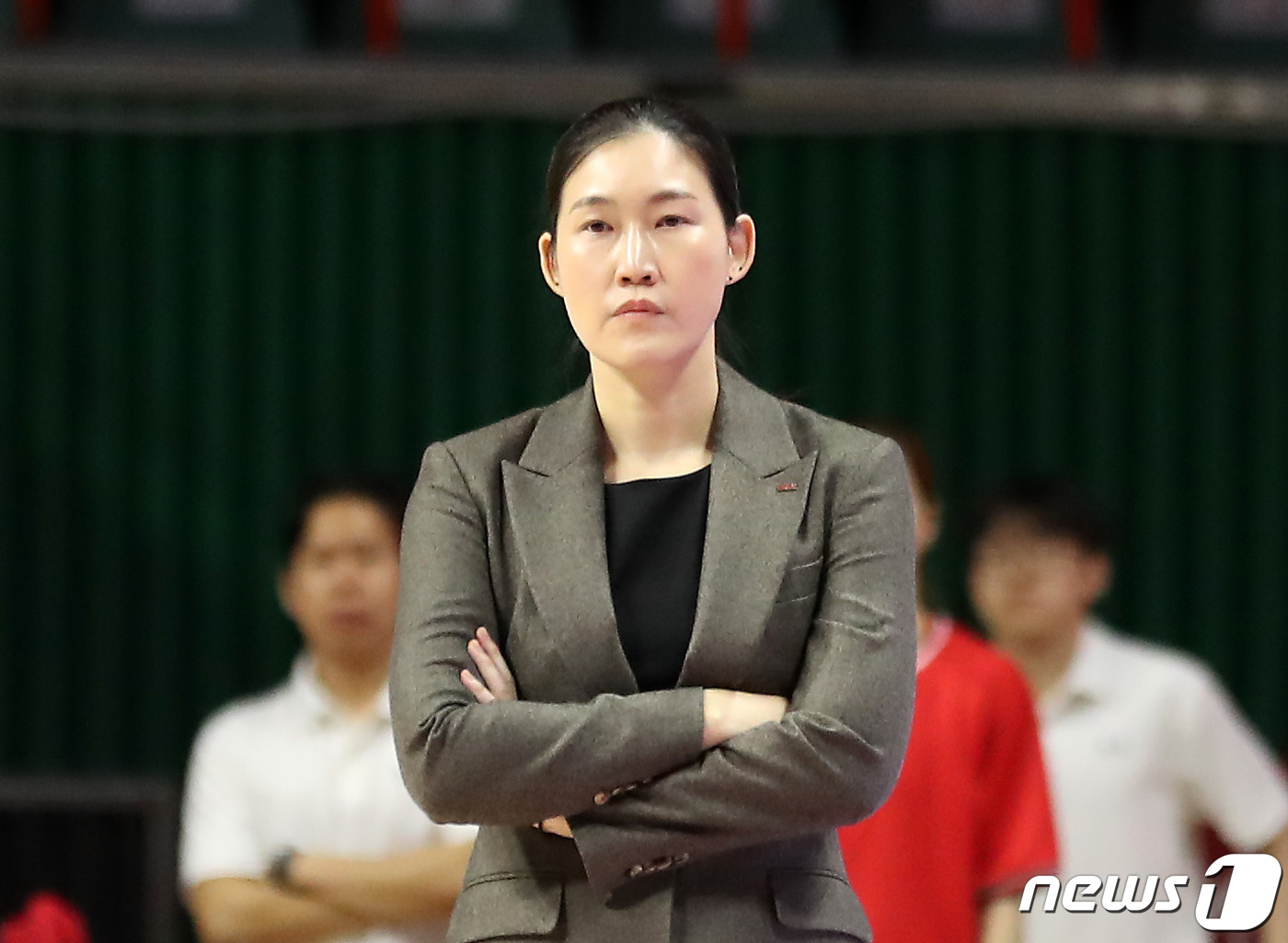 BNK 박정은, 여성 감독 최초 여자농구 우승 새 역사 썼다