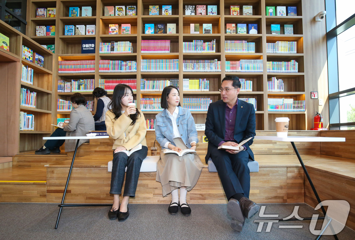 차 마시며 소통하는 도서관 동네북네 북카페