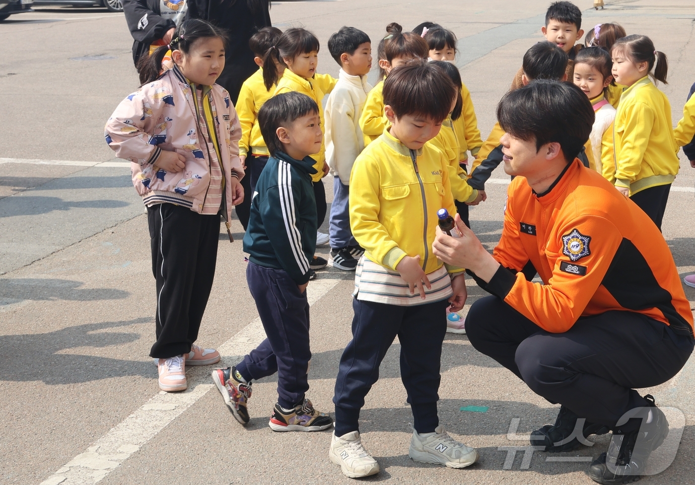 사랑해요 소방관님…어린이집 원생 응원음료 받은 증평소방서