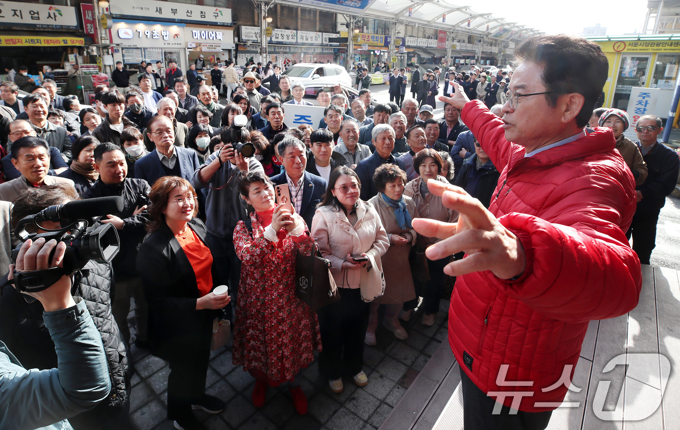 대구 서문시장 찾은 이철우 경북지사