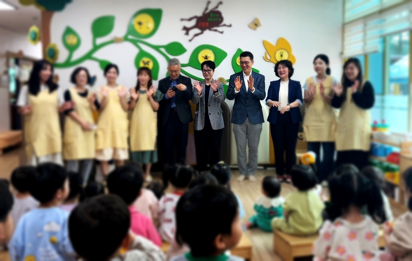 청 변호사들, 서울구치소 내 초록꿈 어린이집 방문해 기념 선물