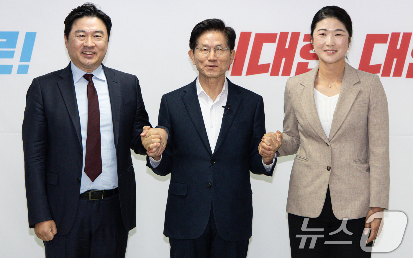 손 맞잡은 김문수·김은희·주현철