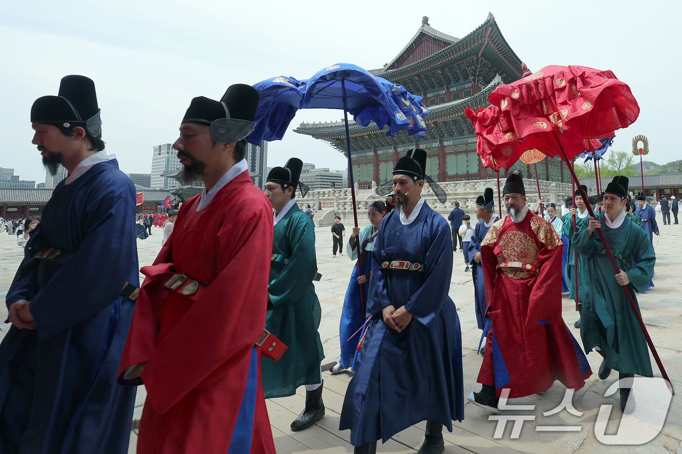 주상전하 납시오