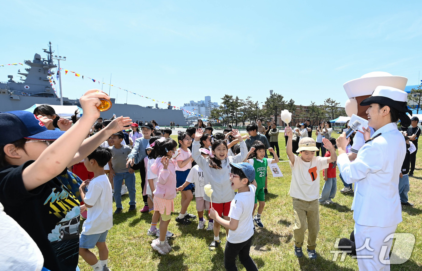 동해 바다 보며 푸른 꿈 해군1함대 어린이날 함정 공개 행사