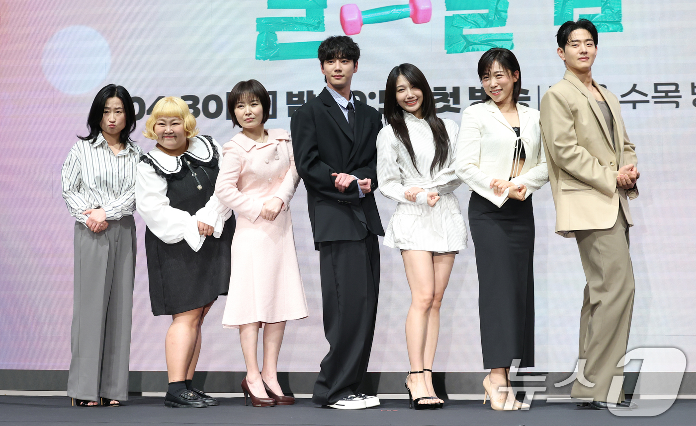 24시 헬스클럽으로 오세요