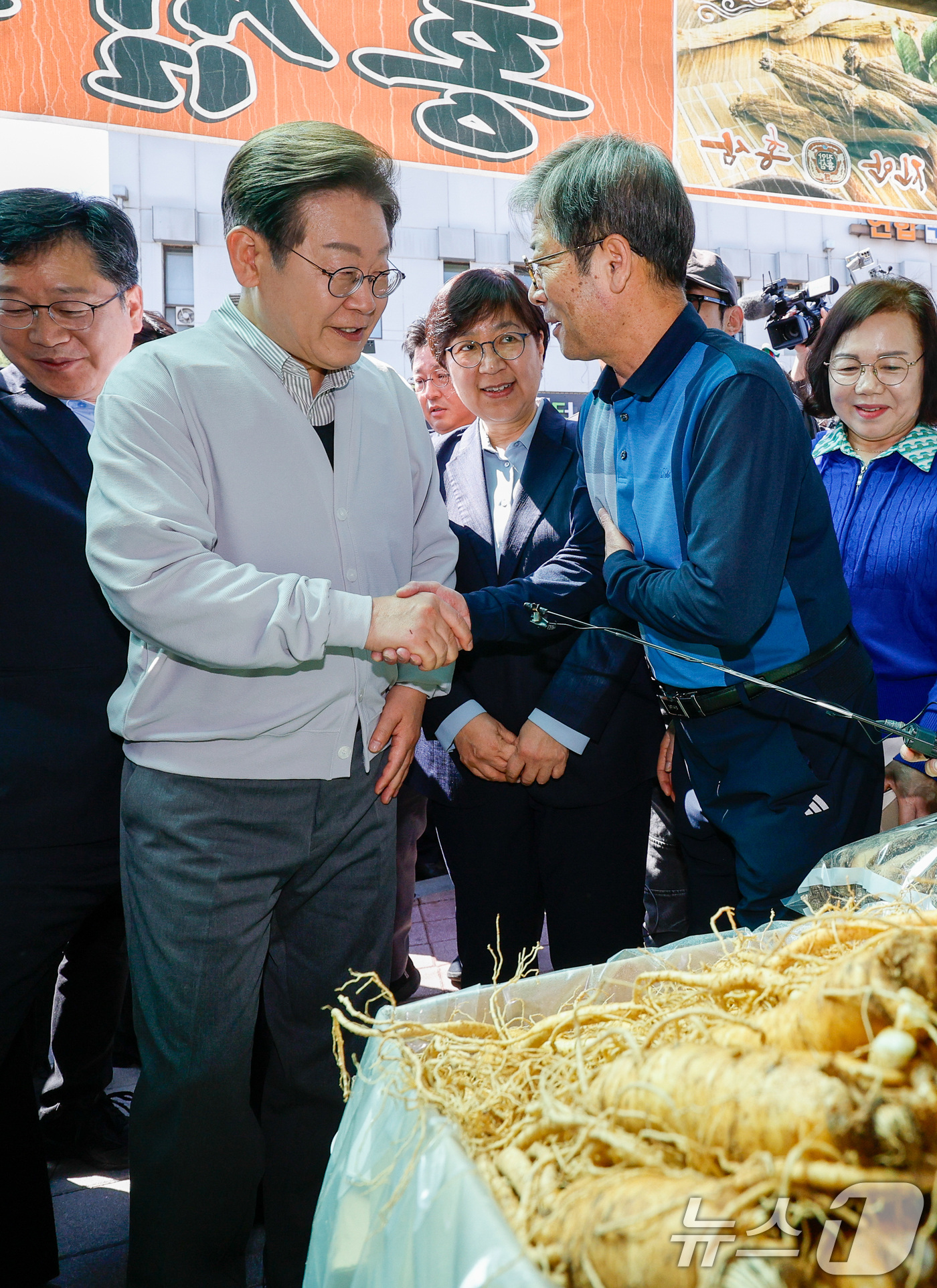 진안 인삼사 찾은 이재명 후보