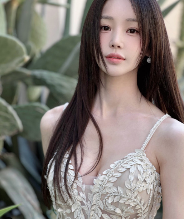 41세 남규리, 칸에서 뽐낸 글래머 몸매…나이 잊은 동안 [N샷]