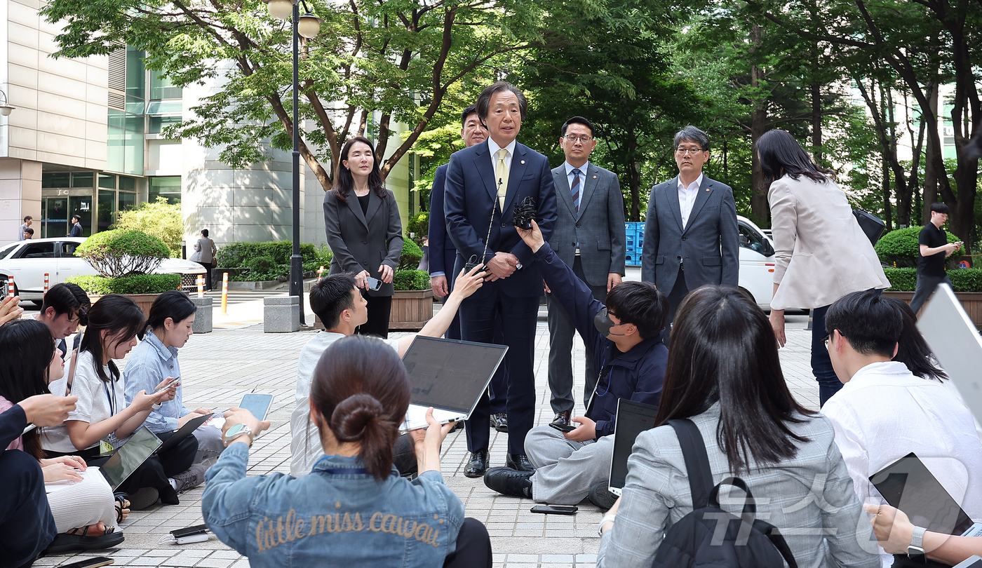 5백억 담배 소송 항소심 최종 변론 참석한 정기석 건보공단 이사장
