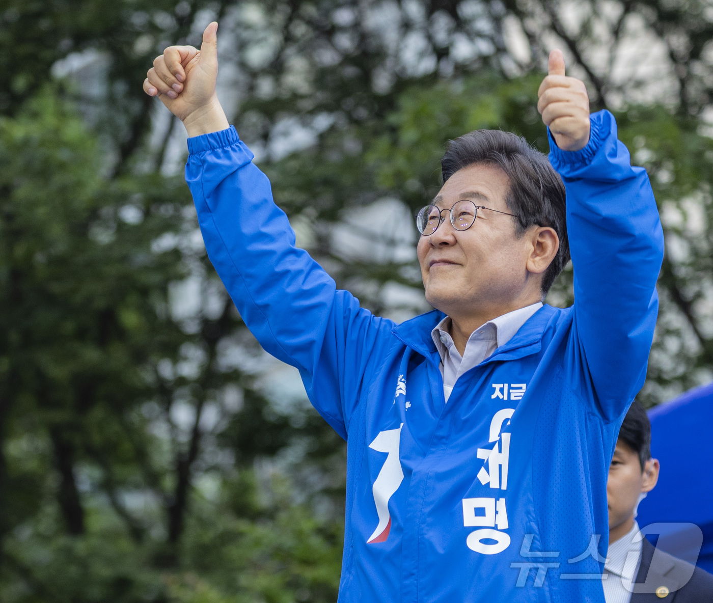 엄지척