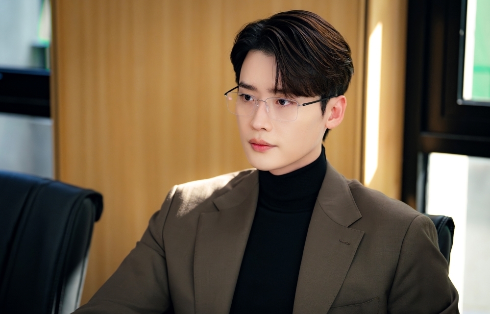 이종석, 능력치 만렙·얼굴도 만렙 서초동 변호사 변신