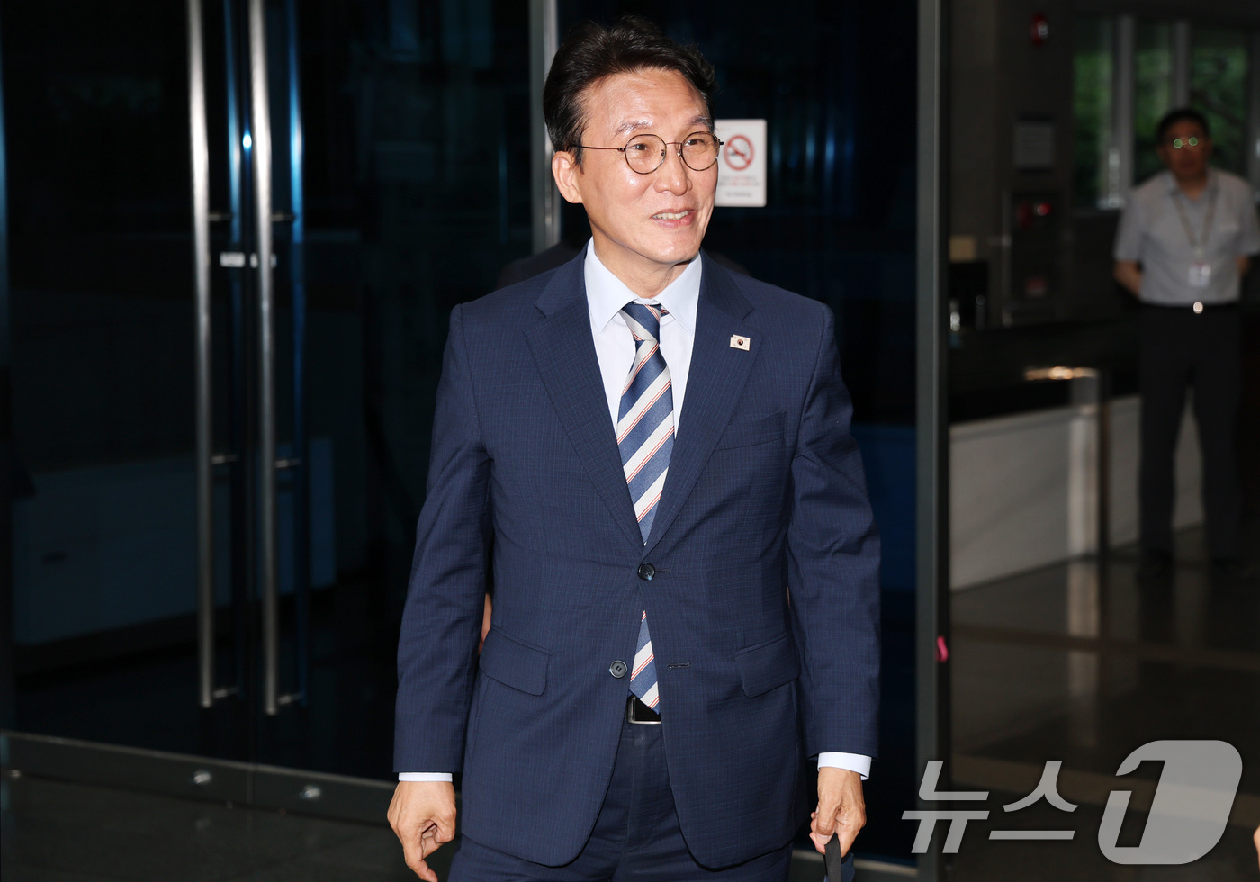 취재진 질문 받는 김민석 총리 후보자