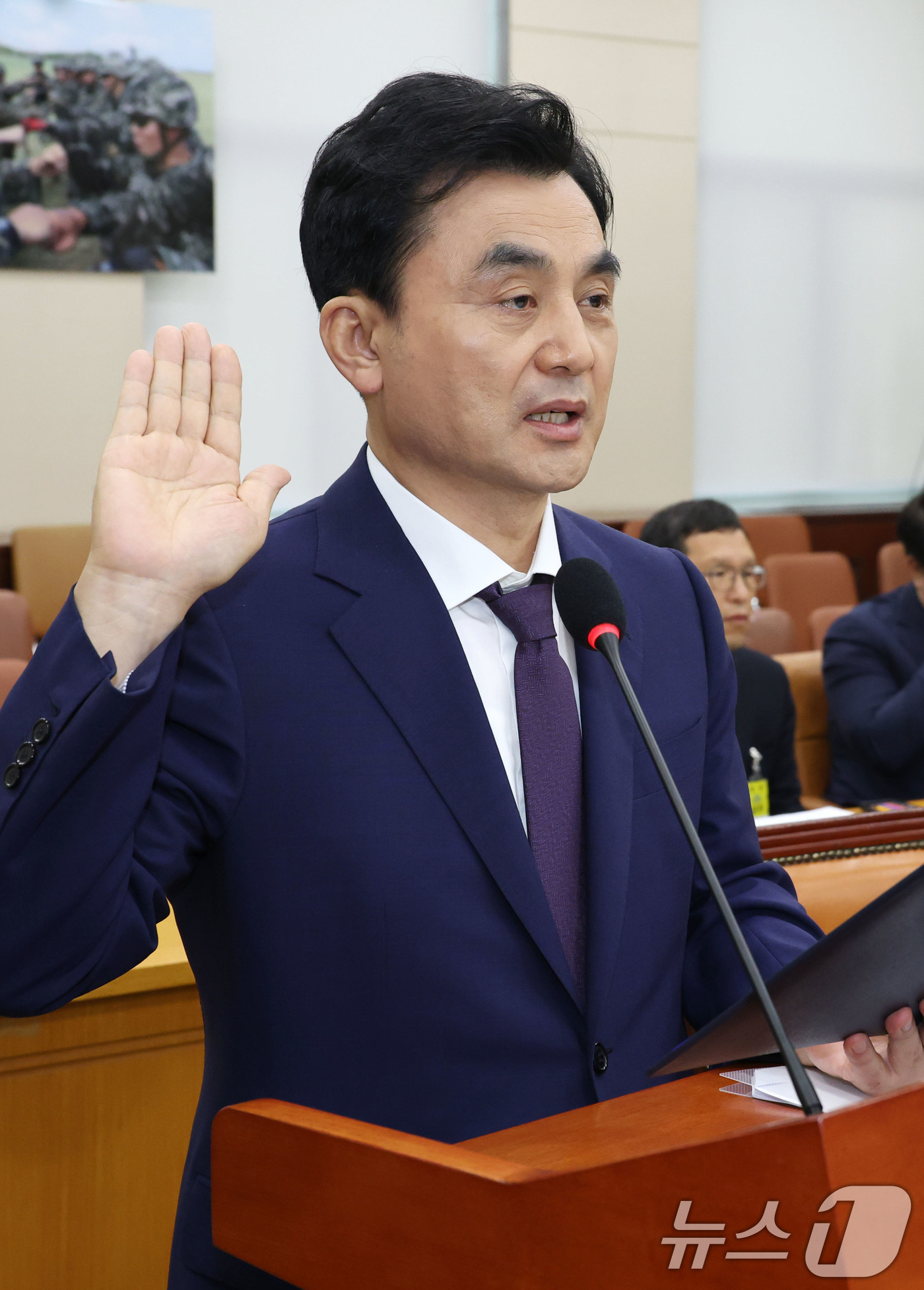 선서하는 안규백 국방부 장관 후보자