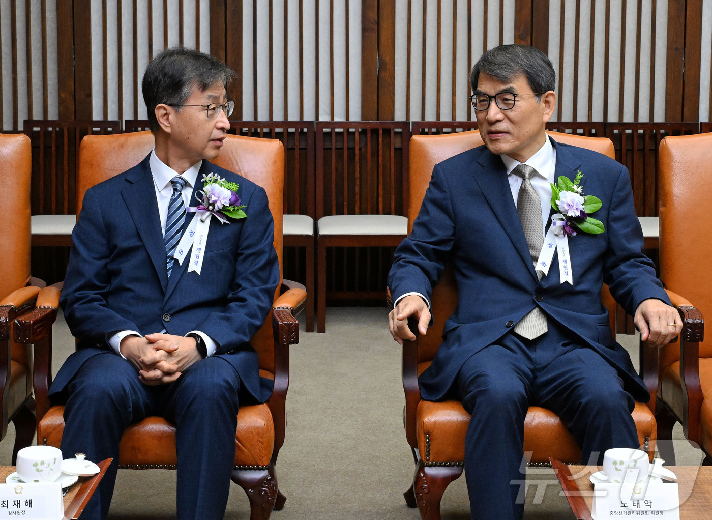 대화하는 노태악·최재해