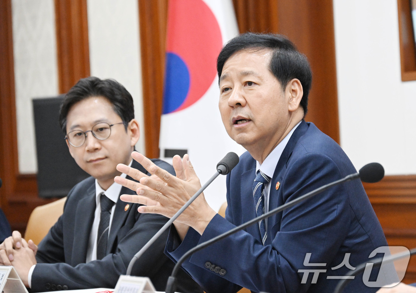 경제관계장관회의 주재하는 구윤철 부총리