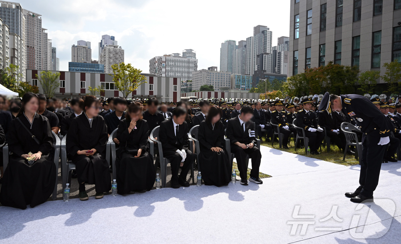 故 이재석 경사 영결식서 고개 숙인 해양경찰청장