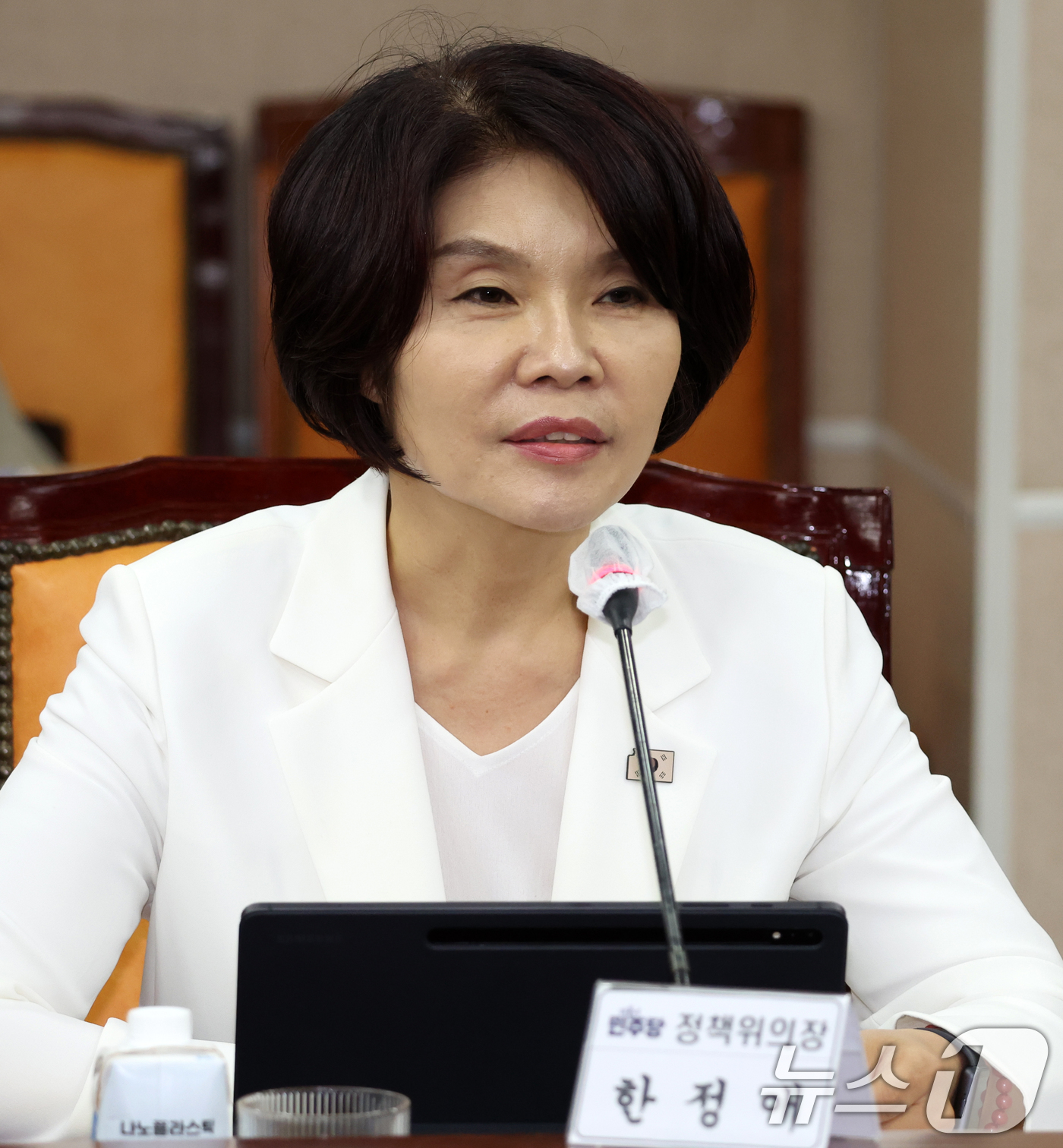 인사말하는 한정애 정책위의장