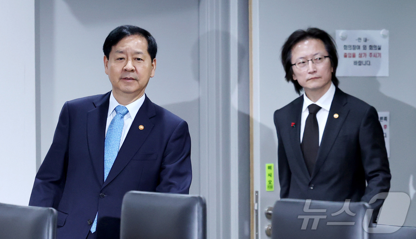 경제장관회의 주재하는 구윤철 경제부총리
