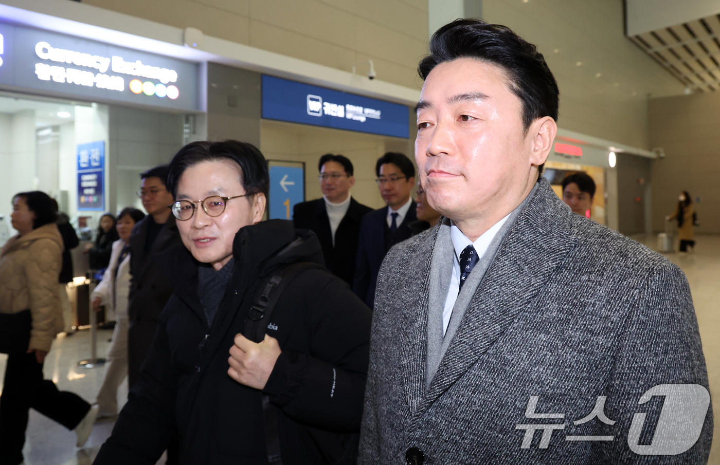 캐나다 출국하는 강훈식 비서실장