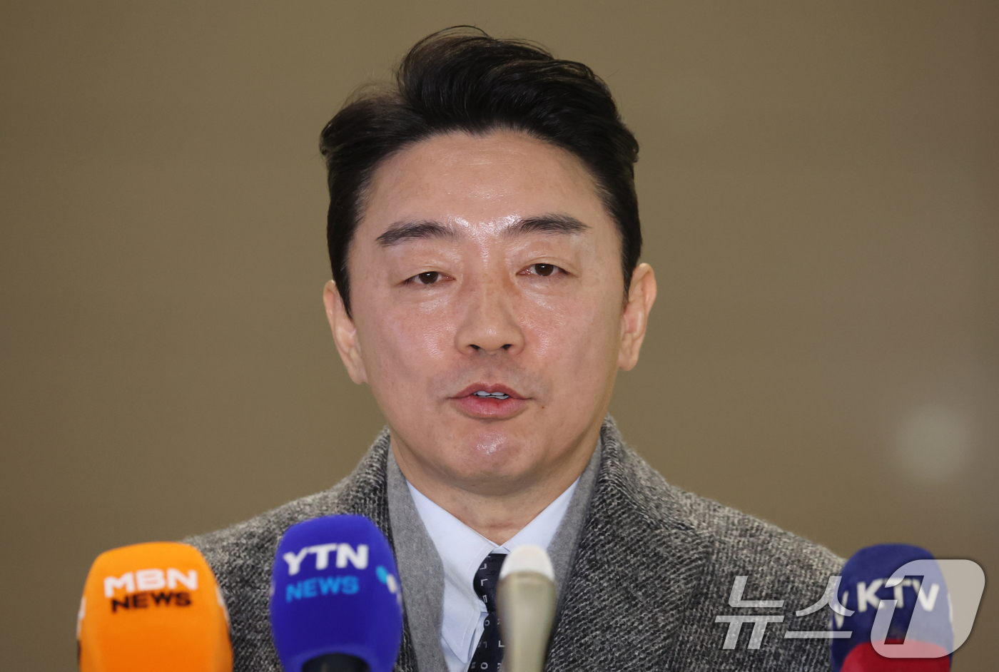 잠수함 사업 협의 위해 캐나다 찾는 강훈식·