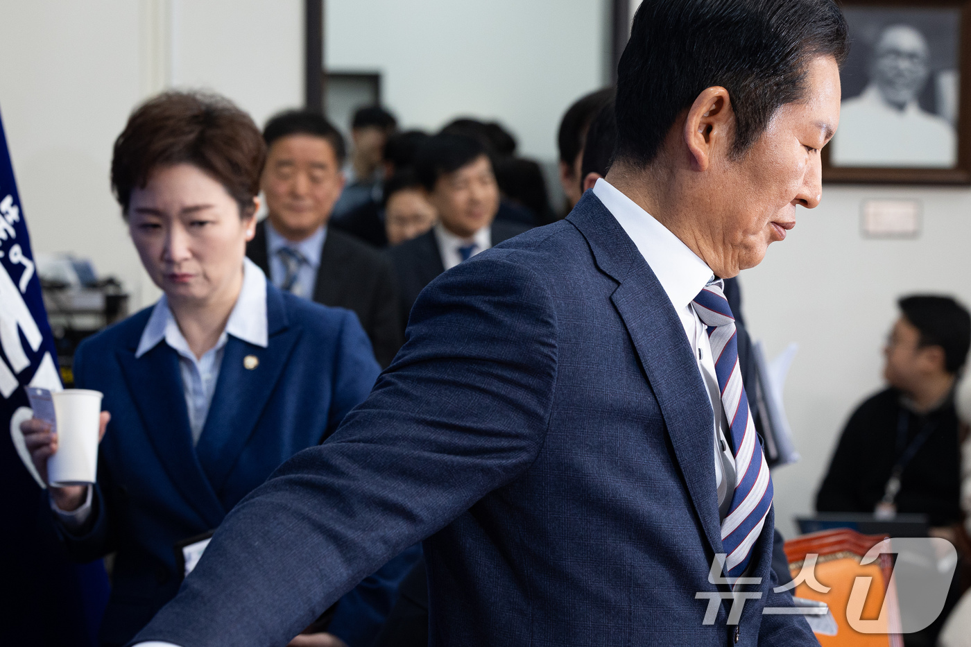 최고위원회의 참석하는 정청래·이언주