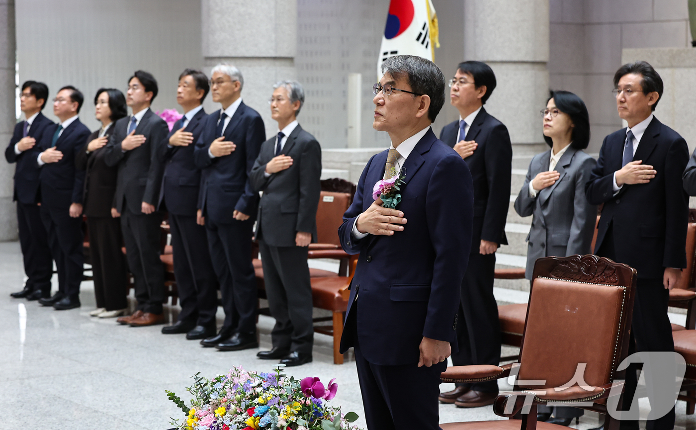 국민의례하는 노태악